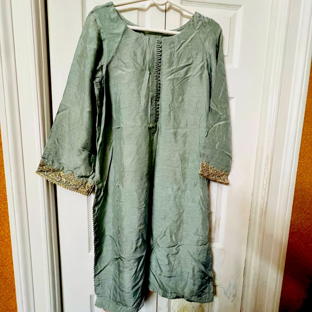 3 piece dress including shirt , trousers and dopata/ Pakistani/Indian party wear